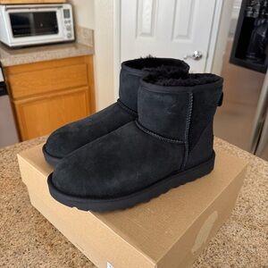 UGG Classic Mini II Genuine Shearling Lined Boot in Black Suede $170 SOLD OUT